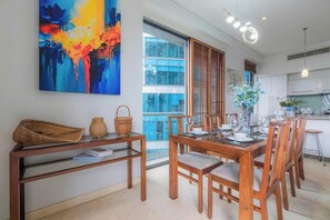 Suíte real, 3 quartos, acesso ao Club Lounge, vista para a cidade | Roupas de cama premium, edredons de pluma, camas Select Comfort