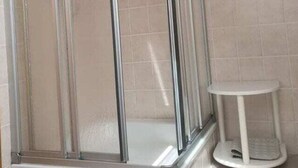 Bathroom - Deichmowe Comfortable Holiday Residence (Norden)