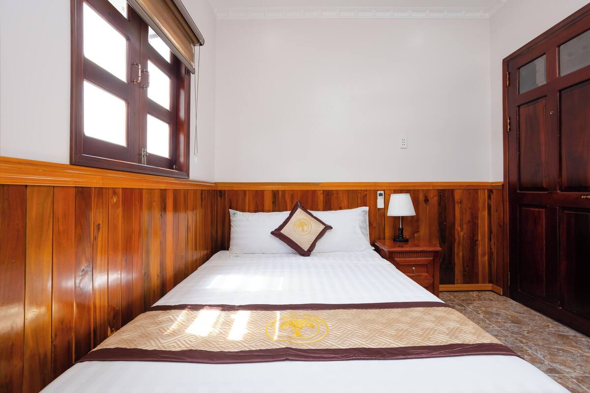Phòng cơ bản | 1 phòng ngủ, nệm Select Comfort, bàn, phòng cách âm 