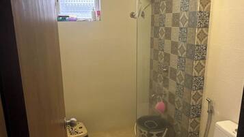 Douche, bidet, savon