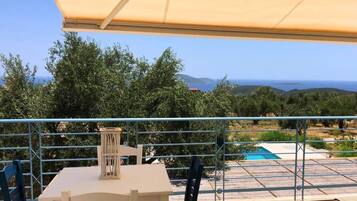 Mobile Home | Dining