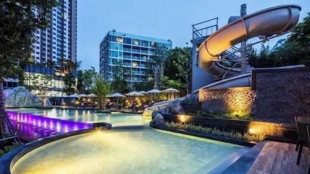 Pool waterfall - Unixx condo (Pattaya)