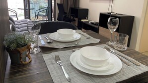 Deluxe Single Room, 1 King Bed, Balcony, Sea View | Private kitchen - Unixx condo (Pattaya)