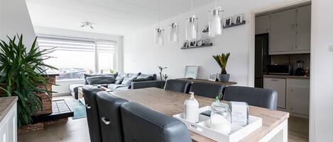 House, 4 Bedrooms, Accessible, Smoking | Living area