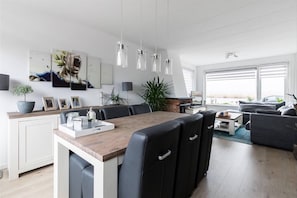 Living area - Nice Spacious House Near Amsterdam And Schiphol (Zwanenburg)
