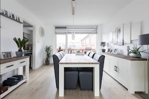 Living area - Nice Spacious House Near Amsterdam And Schiphol (Zwanenburg)