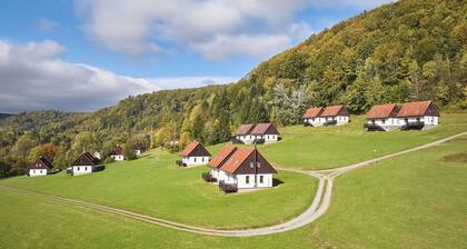 Alleinstehendes Ferienhaus mit Pool, W-LAN, TV, Innenhof, Haustiere erlaubt, Panoramablick