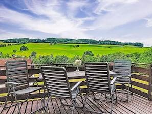 Outdoor dining - Wonderful private villa for 8 people with pool, WIFI, TV, patio, pets allowed and panoramic view (Nové Město Nad Metují)