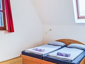 3 bedrooms, iron/ironing board, free WiFi - Wonderful private villa for 8 people with pool, WIFI, TV, patio, pets allowed and panoramic view (Nové Město Nad Metují)