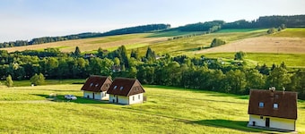 Beautiful private villa for 6 guests with WIFI, pool, TV, patio, pets allowed and panoramic view