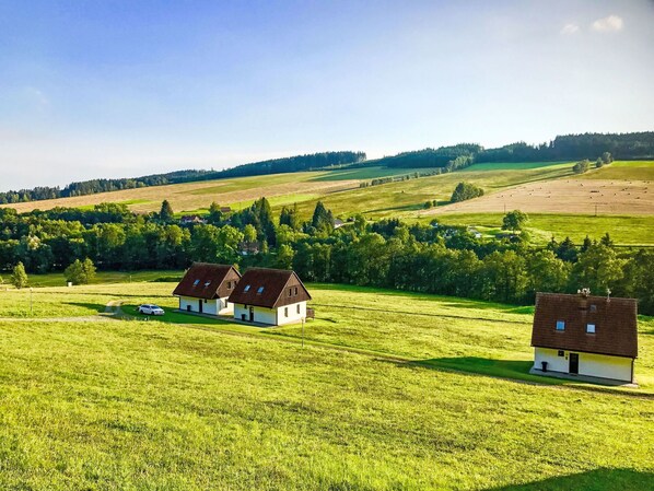 Exterior - Beautiful private villa for 6 people with WIFI, pool, TV, patio, pets allowed and panoramic view (Nové Město Nad Metují)