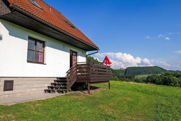 Wolke, Himmel, Gebäude, Pflanze, Fenster, Baum, Haus, Fassade, Dach, Landschaft