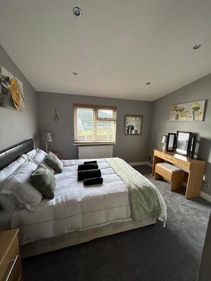 3 Schlafzimmer, Schreibtisch, Bügeleisen/Bügelbrett, kostenloses WLAN