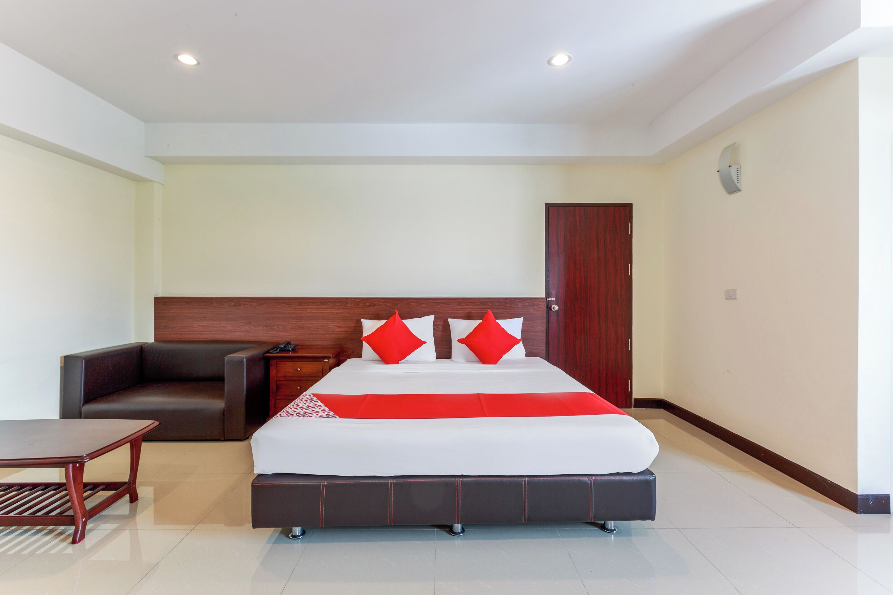 Deluxe Double Room | Minibar, desk, laptop workspace, free WiFi