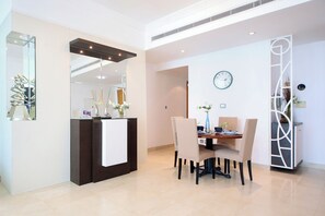 Apartment, Marina View | In-room dining