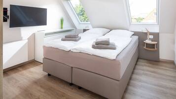 2 bedrooms, individually furnished, iron/ironing board, bed sheets