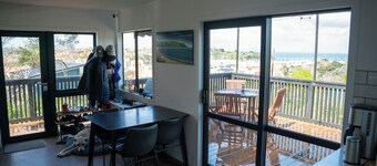Charming 2-bedroom house in fabulous Whangaparāoa with WiFi, AC