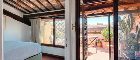 2 chambres, fer et planche à repasser, Wi-Fi gratuit, draps fournis