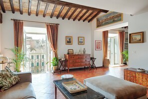 Een smart-tv en een open haard