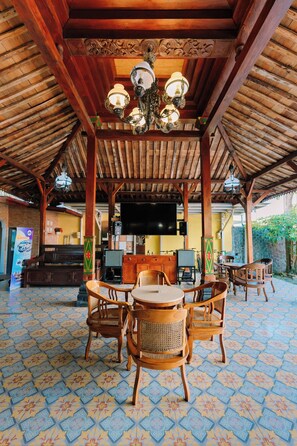 Interior entrance - Puri Sidikan Inn (Yogyakarta)