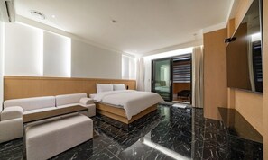 Decoración personalizada, muebles diferentes y wifi gratis