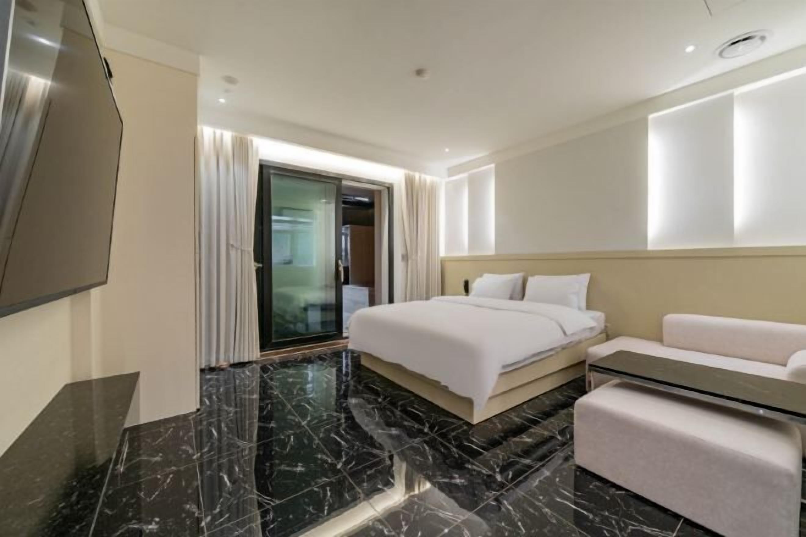 Individually decorated, individually furnished, free WiFi, bed sheets