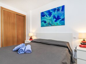 2 Schlafzimmer, Schreibtisch, Bügeleisen/Bügelbrett, WLAN