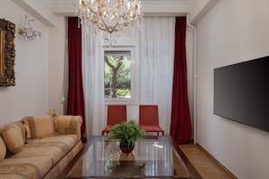 Apartment | Living room | 55-inch Smart TV with satellite channels