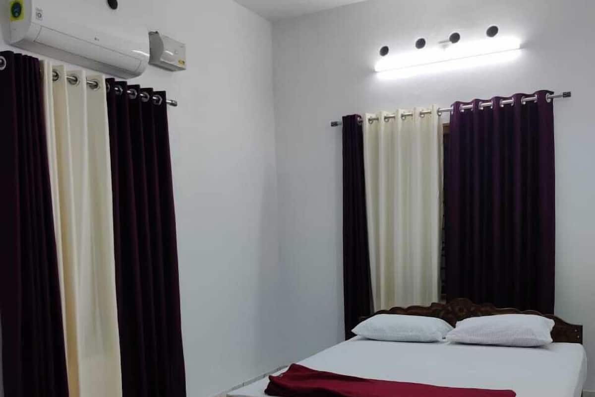 Seprai premium, bantalan ekstra lembut, kedap suara, dan Wi-Fi gratis