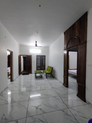 Kahden hengen luksushuone (yksi tai kaksi sänkyä) | Ylelliset vuodevaatteet, pillowtop-patjalliset sängyt, äänieristys