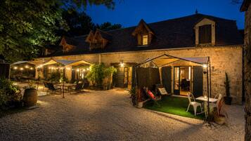 Deluxe tweepersoonskamer, bubbelbad, uitzicht op tuin | Terras