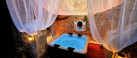 Deluxe Double Room, Hot Tub, Garden View | Premium bedding, Select Comfort beds, free WiFi