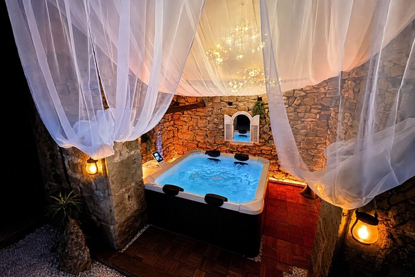 Deluxe Double Room, Hot Tub, Garden View | Premium bedding, Select Comfort beds, free WiFi