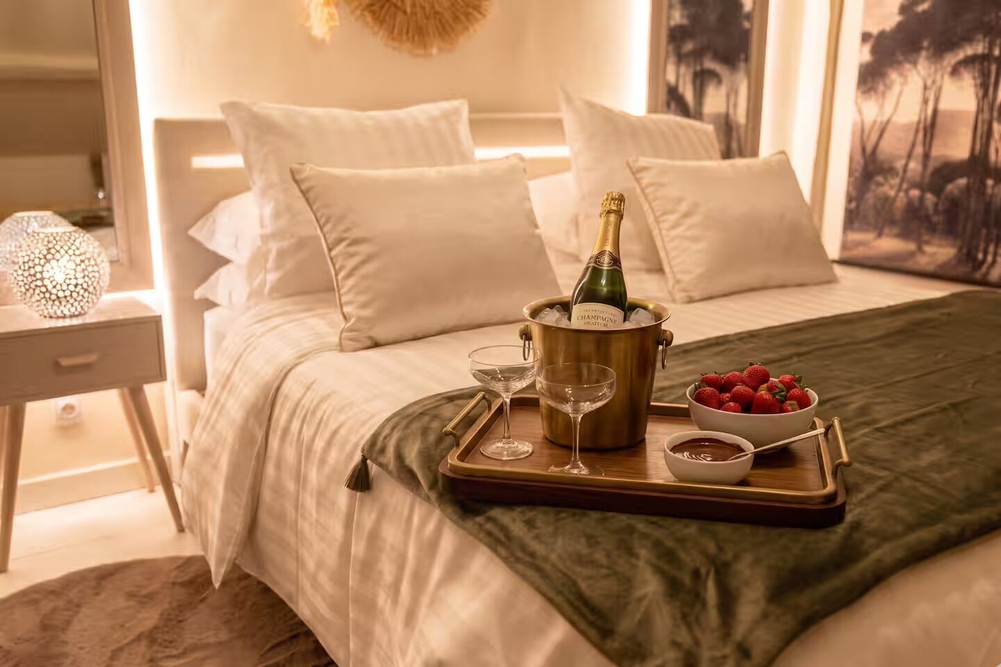 Deluxe tweepersoonskamer, meerdere bedden, hot tub, uitzicht op tuin | Luxe beddengoed, Select Comfort-bedden, gratis wifi