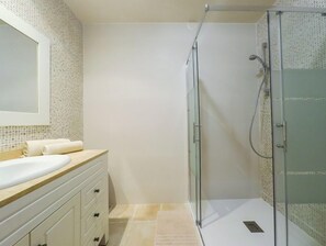Hårtørrer, håndklæder, Toiletpapir