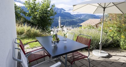 Chasa Arquint: Abitaziun Emil - Ideally located, cozy 2.5-room apartment with a view of Sent