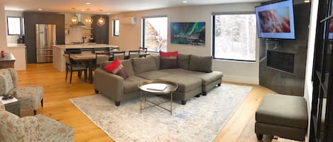 Smart TV, fireplace, books, stereo