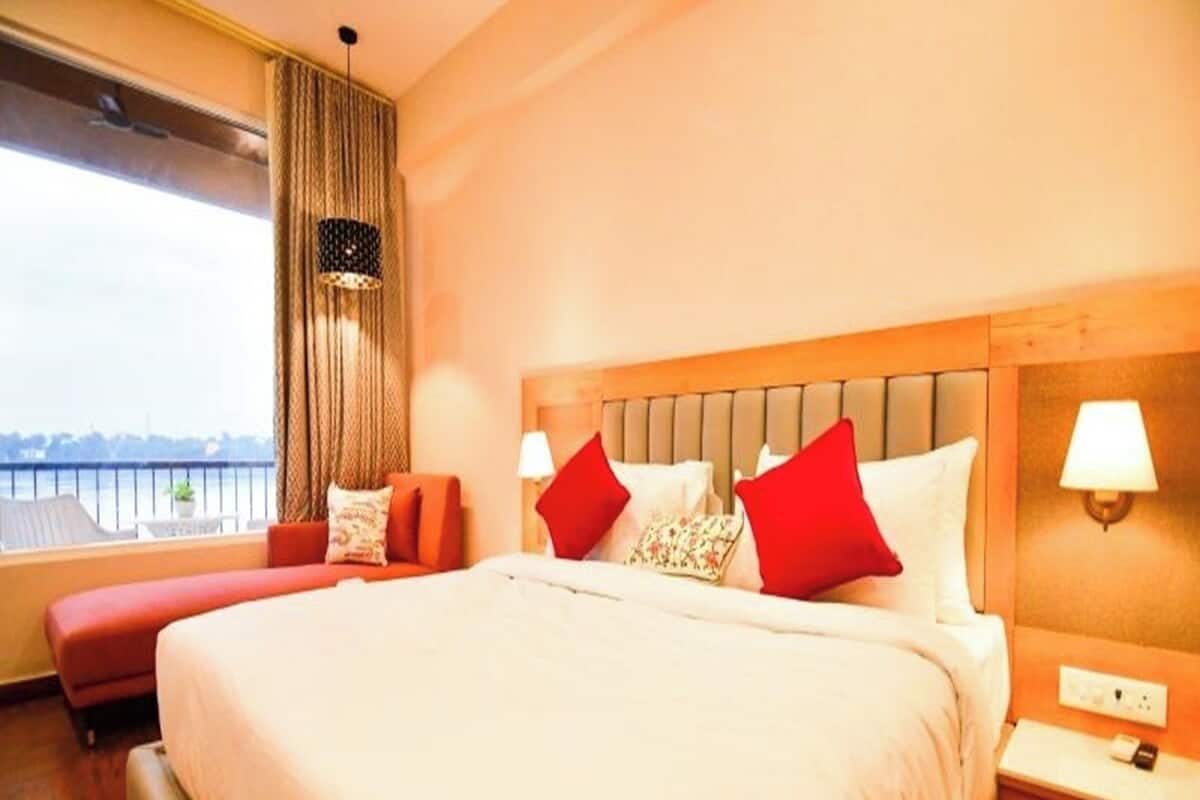 Deluxe Room Ganga Facing | Free minibar items, free WiFi, bed sheets