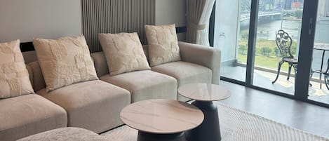 Departamento superior, 3 habitaciones, vista a la ciudad | Ropa de cama de alta calidad y camas con pillow-top