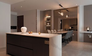 Lägenhet Superior - 3 sovrum - utsikt mot staden | Sängtillbehör av högsta kvalitet och bäddmadrasser