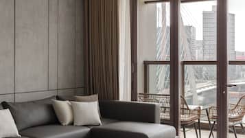 Deluxe-huoneisto, 4 makuuhuonetta, parveke, kaupunkinäköala | Ylelliset vuodevaatteet, pillowtop-patjalliset sängyt