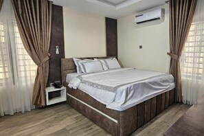 2 bedrooms, WiFi, bed sheets - Lennesuite (Two-Bedroom Apartment) 
 (Abuja)