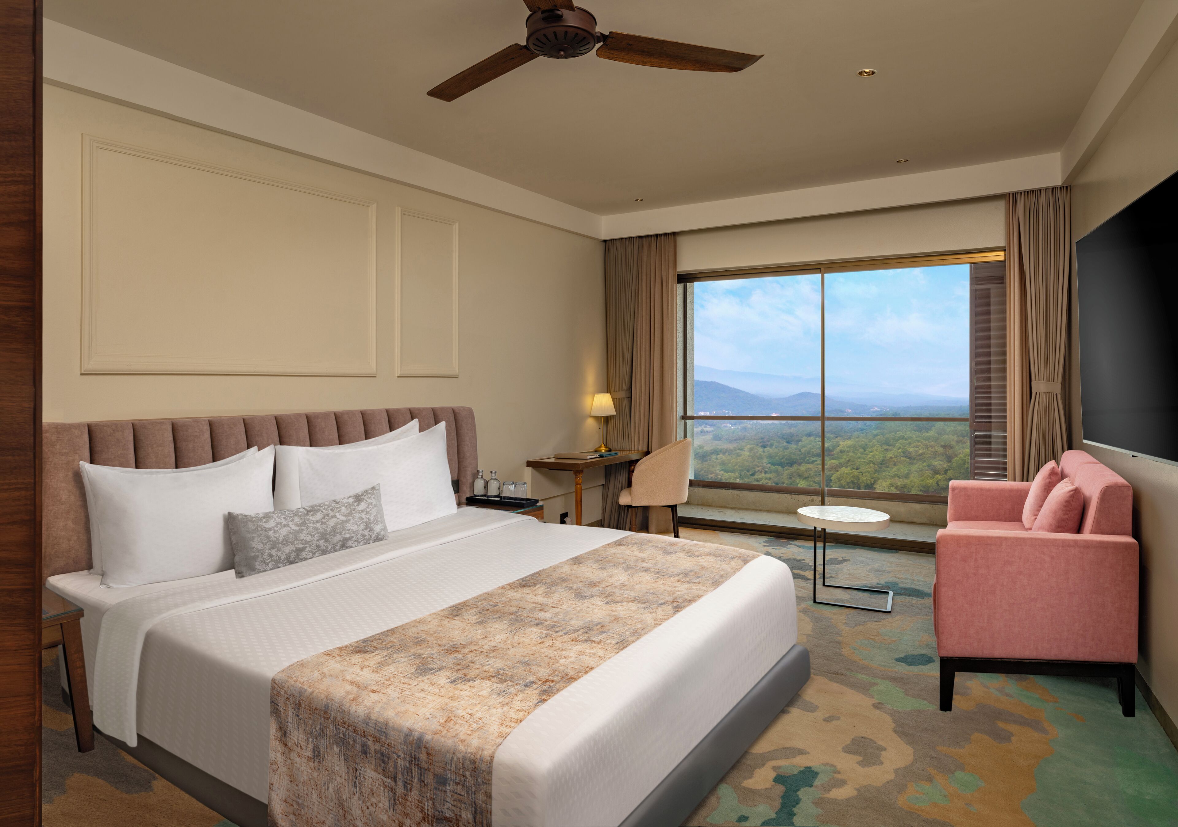 ميني بار وبديكورات فريدة لكل غرفة وطراز فريد لكل وحدة ومكتب