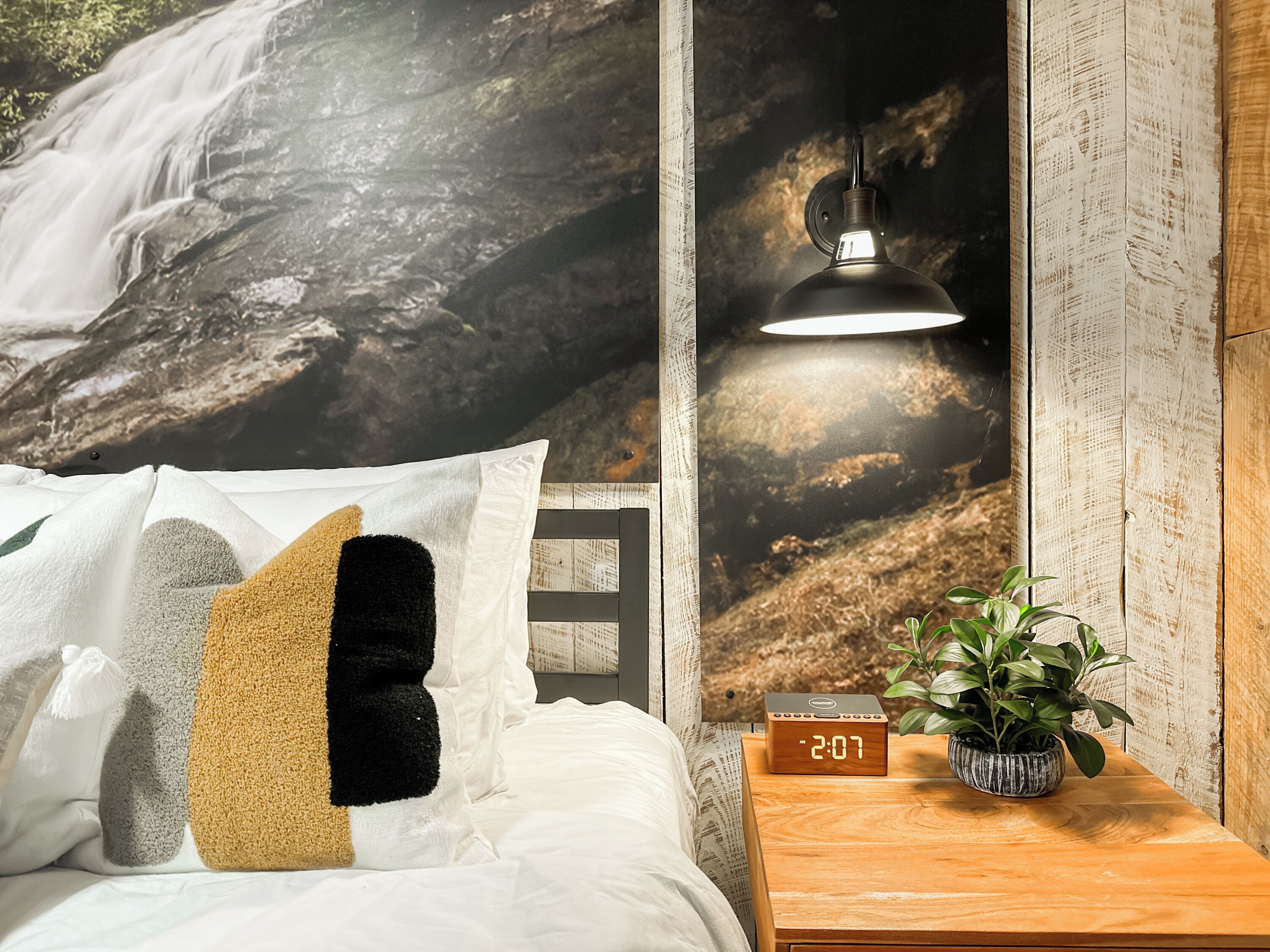 3 slaapkamers, een bureau, een strijkplank/strijkijzer, reisbedje