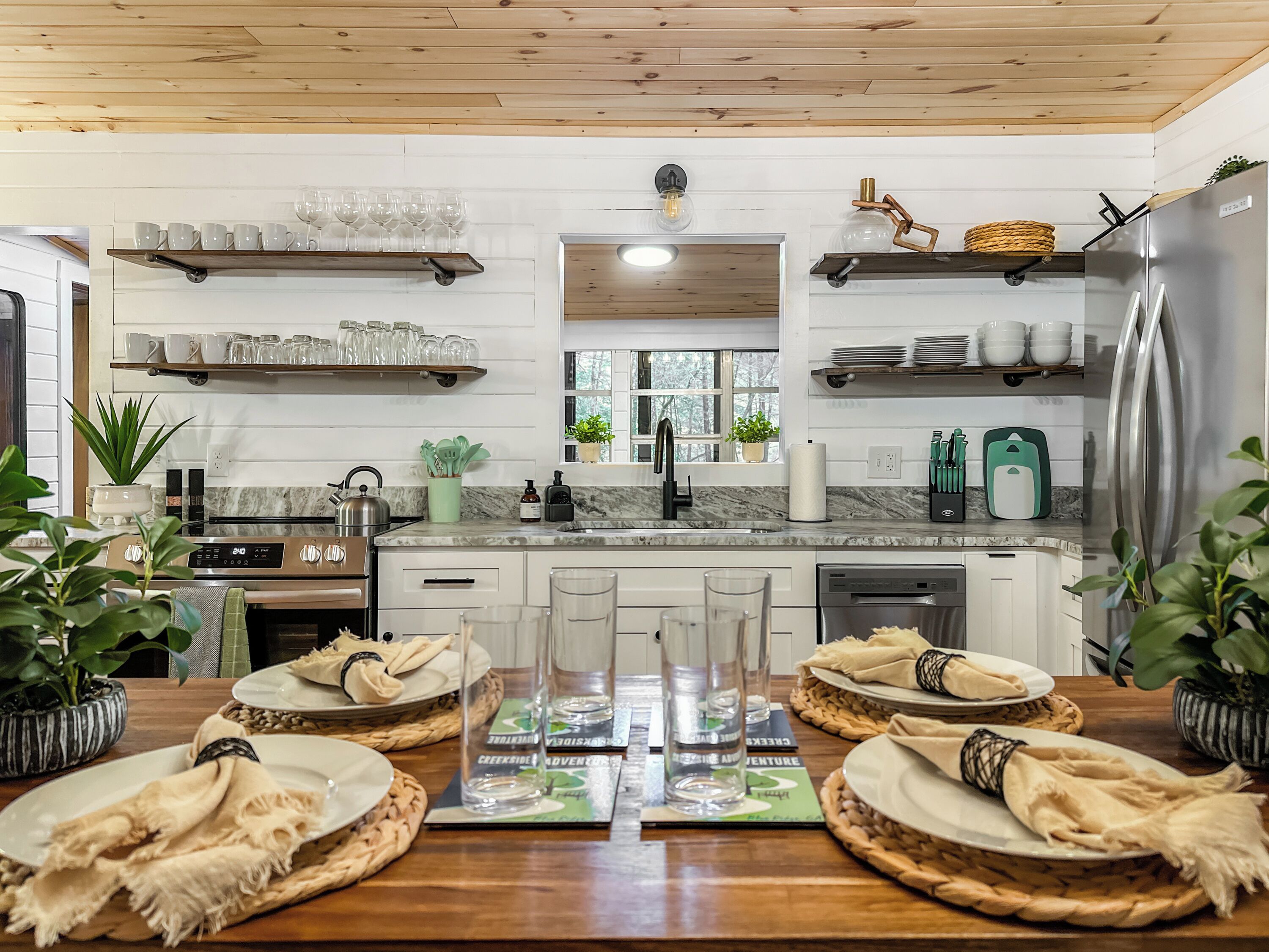 雪櫃、微波爐、焗爐、爐具