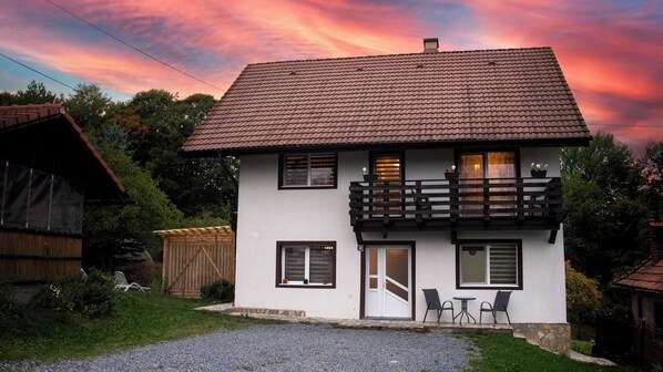 Exterior - Beautiful house located in a very quiet area (Sohodol)