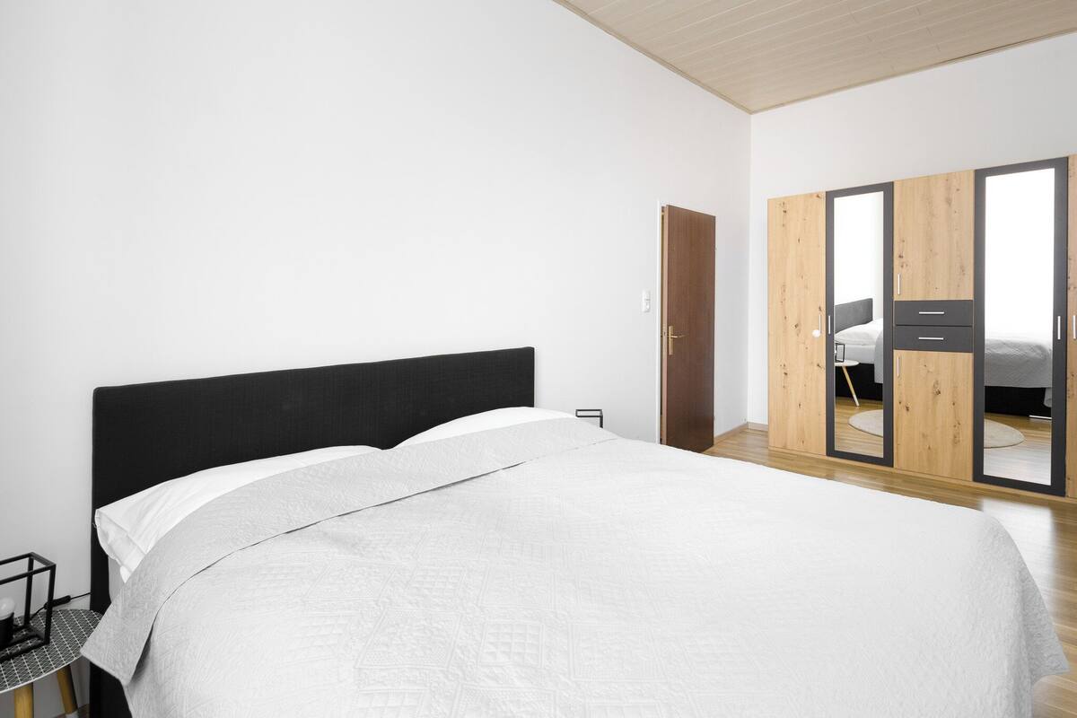 Apartamento, 1 cama de matrimonio con sofá cama | 1 dormitorio, tabla de planchar con plancha, wifi gratis