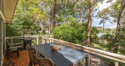 Sunset Palms - Escape to our delightful holiday home nestled in the heart of Smiths Lake,