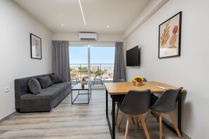 Lägenhet Deluxe - 1 kingsize-säng med bäddsoffa - badkar - havsutsikt | Vardagsrum