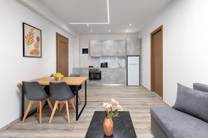Deluxe Apartment, 1 King Bed with Sofa bed, Bathtub, Sea View | Living area - Anele Suites (Chania)